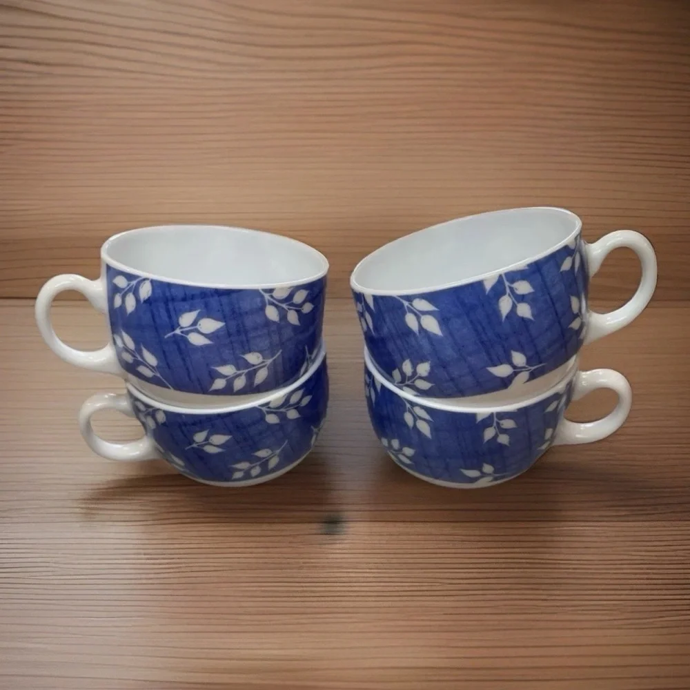 ARCOPAL FRANCE Cups Milk Glass 6oz BLUE WHITE LEAF DESIGN Set of 4 cups Vintage